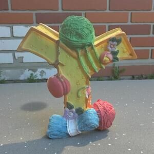 1999 Mary Engelbreit Standing "Y" Alphabet Letter Yarn YoYo Resin 2.5"H FLAW